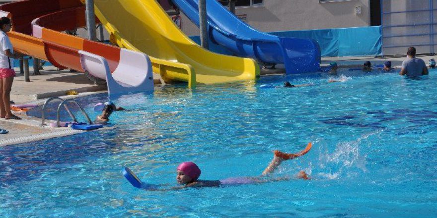Bilecikli Çocuklar Yüzmeyi Eğlenerek Öğreniyor