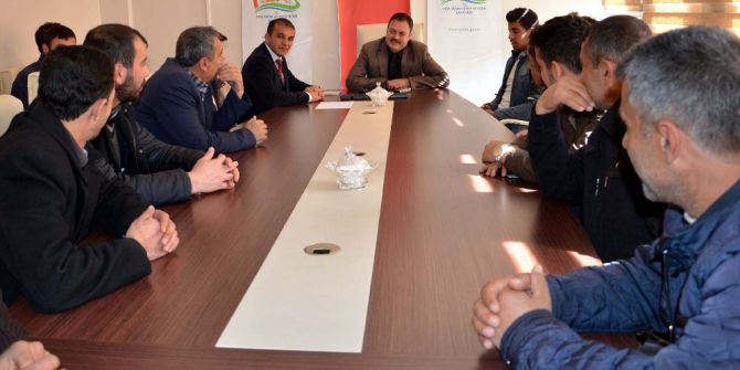 Bitlis’te Meyve Ağaçlarını Budama Eğitimi