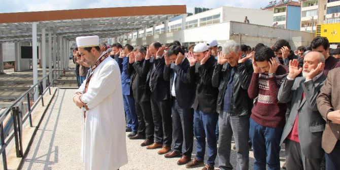 Suriye’de Hayatını Kaybedenler İçin Gıyabi Cenaze Namazı Kılındı