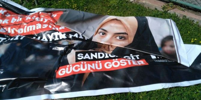 Muratpaşa’da ‘Hayır’ İçerikli Pankartlara Saldırı