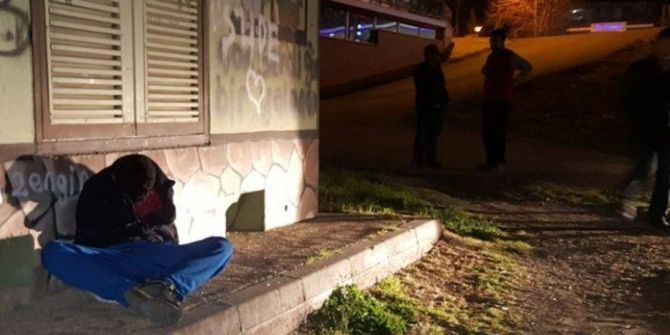 Uyuşturucu Kullandığı İddia Edilen Genç Kaldırıma Yığıldı