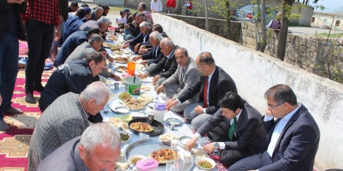 Bağarası Köy Halkı Şükür Duasına Çıktı