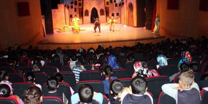 "Ali Baba Ve Kırk Haramiler"kilisli Çocuklarla Buluştu