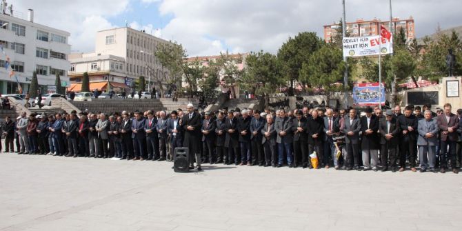 İdlib’te Ölenler İçin Gıyabi Cenaze Namazı Kılındı