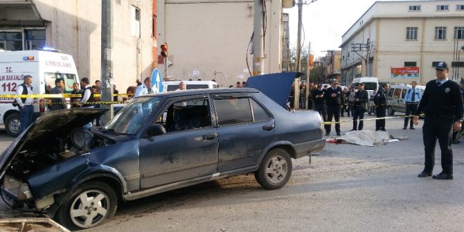 Otobüsün Çarptığı Otomobilden Yola Fırlayan Kadın Hayatını Kaybetti