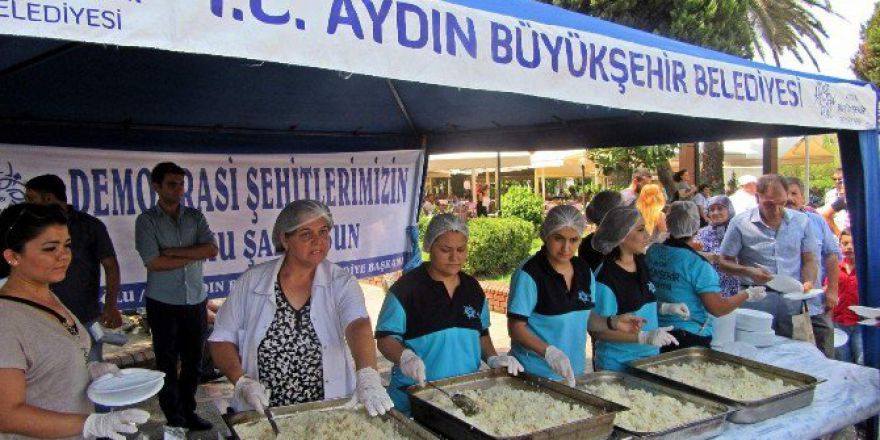 Büyükşehirden Demokrasi Şehitleri İçin Pilav Hayrı