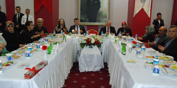 Şehit Aileleri Emniyetin Yemeğinde Buluştu