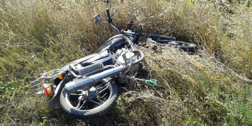 Motosiklet Şarampole Uçtu: 1 Yaralı