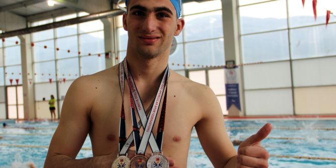 Otizmli Çocuk Geleceğini Kulaçlarla Şekillendiriyor