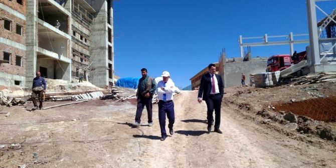 Kaymakam Avcı İmam Hatip Lisesinin İnşaatında İncelemelerde Bulundu