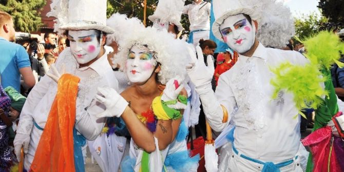 Alışveriş Merkezinde Karnaval Coşkusu