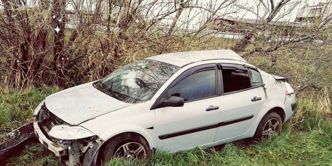 Otomobil Tarlaya Uçtu: 4 Yaralı