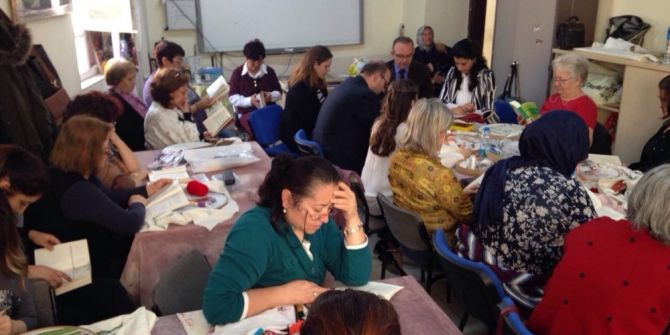 Kaymakam Öner Kursiyerlerle Kitap Okudu