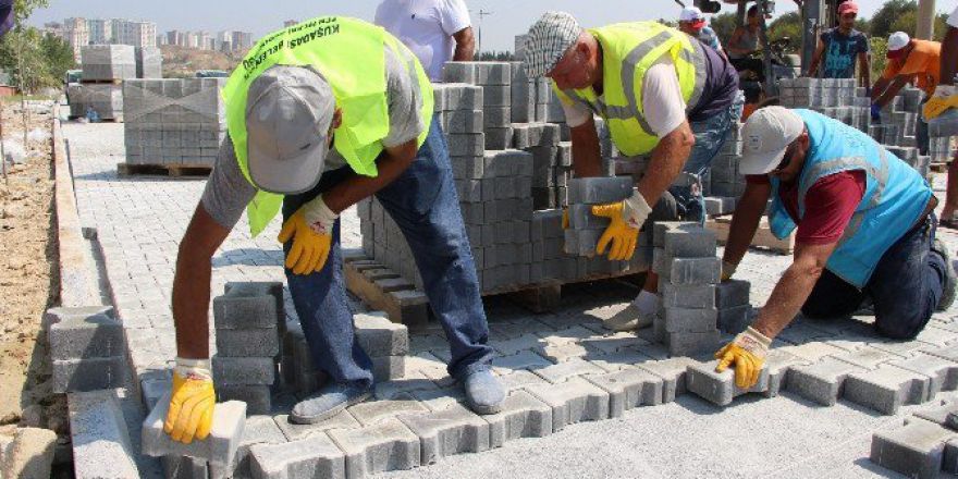 Kuşadası’nda Yol Yapım Çalışmaları Devam Ediyor
