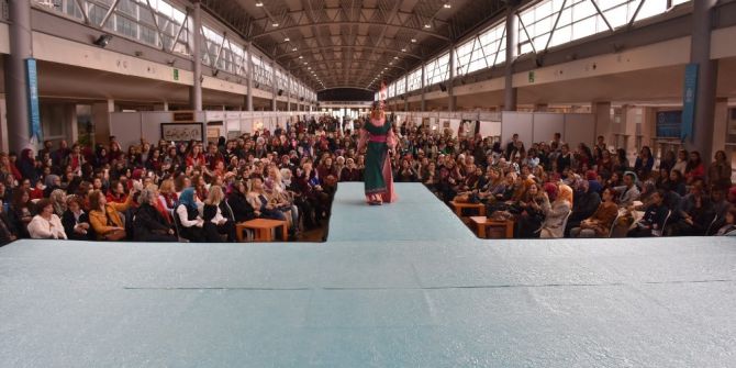 Osmanlı Esvapları Defilesi Göz Kamaştırdı