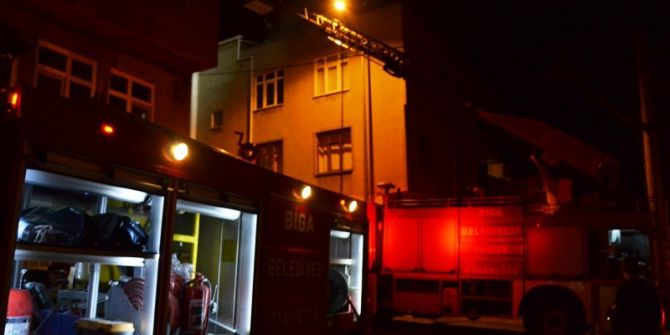 Biga’da Bir Evin Çatısı Yandı
