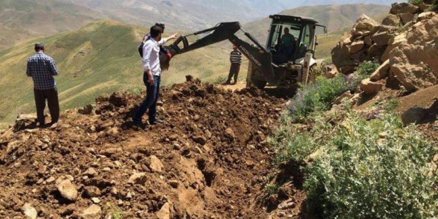 Belediye Ekipleri Halk Birlikte Su Arızasını Gideriyor