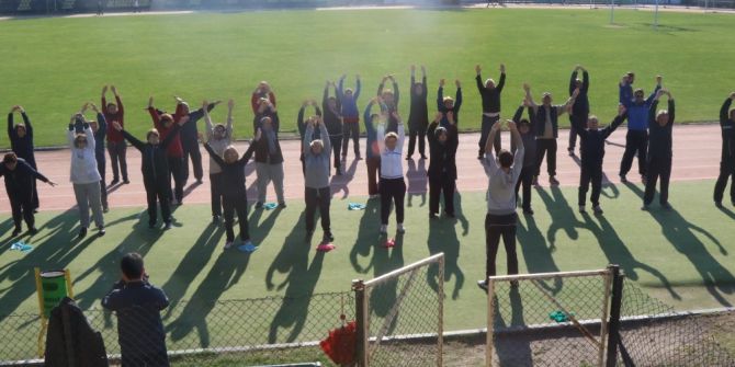 Akhisarlılar Doğru Ellerden Egzersiz Hareketlerini Öğrendi