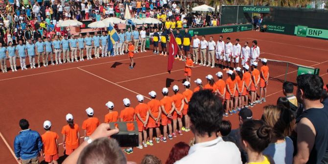 Milliler İlk Gün Sevinemedi