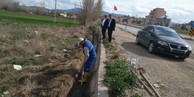 Hisarcık’ta Sulama Kanalı Temizliği