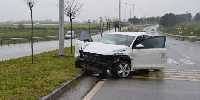 Yağmur Kazaya Yol Açtı: 3 Yaralı