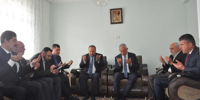 İl Milli Eğitim Müdürü Osman Elmalı Ve Öğrenciler Şehit Mahmut Yıldırım’ı Ailesini Ziyaret Etti