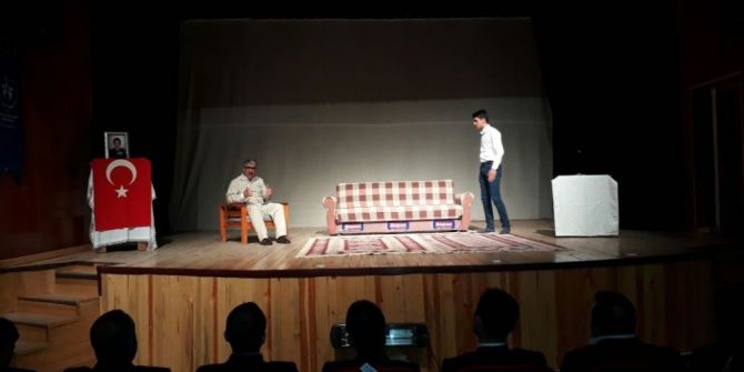 Yazdığı 15 Temmuz Tiyatrosunu Ailesi İle Birlikte Oynadı