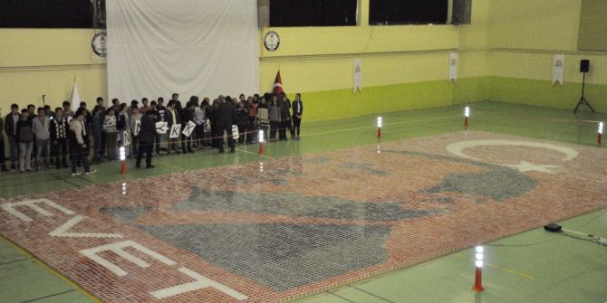 50 Bin Bardakla Cumhurbaşkanı Erdoğan’ın Silüetini Yaptılar