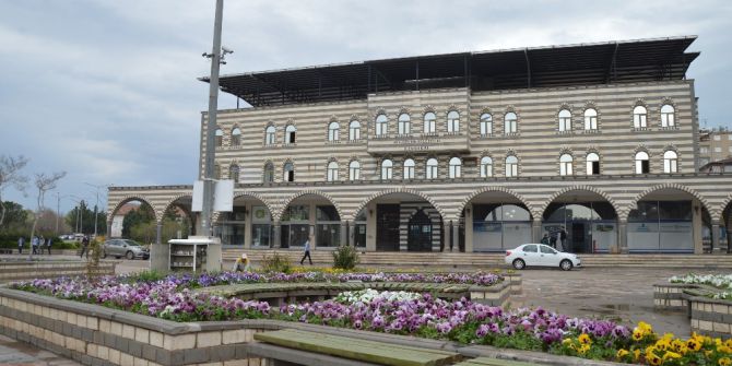 Kamelyalar Ve Oturma Bankları Yenileniyor