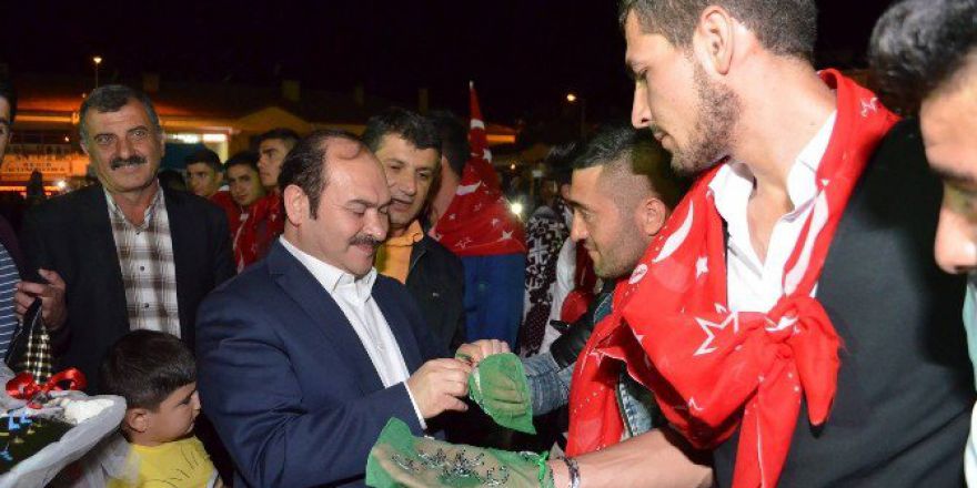 Alaca Belediyesi’nden Askere Gidecek Mehmetçiklere Uğurlama Töreni