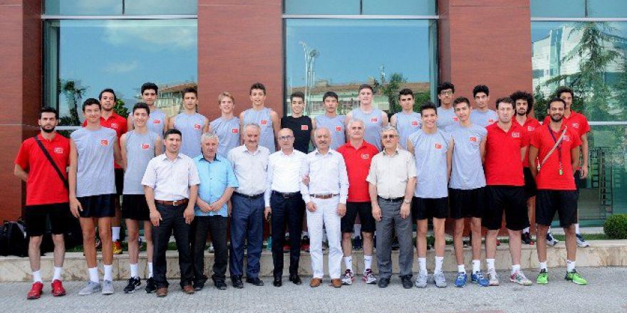Gül, Voleybol Milli Takımı’nı Ziyaret Etti