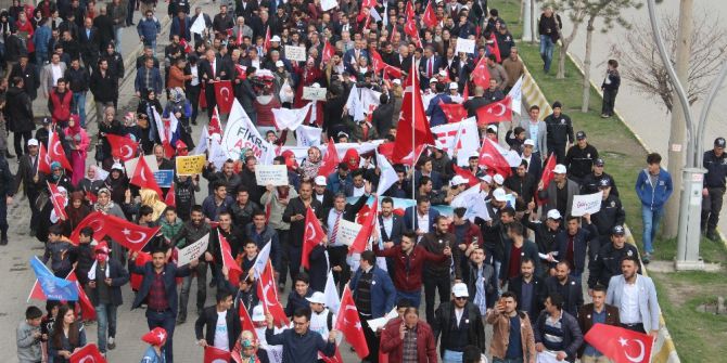 Muş’ta ’Evet’ Yürüyüşü Düzenlendi