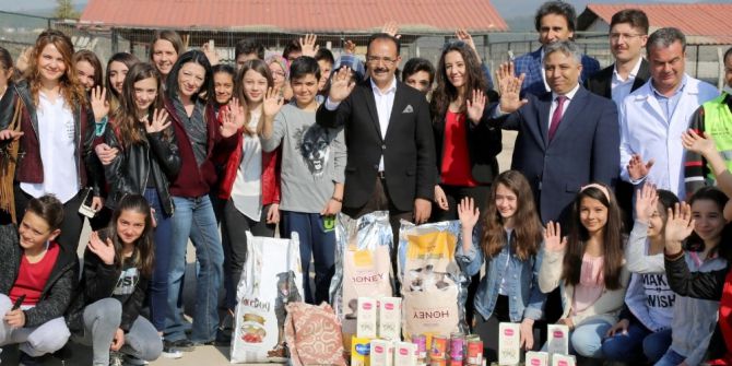 Harçlıklarını Biriktirdiler Hayvan Barınağına Destek Oldular