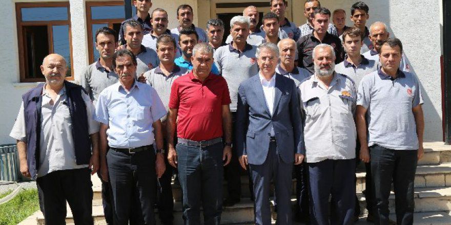 Başkan Yanılmaz, Personeliyle Gece Nöbet Tutuyor, Gündüz Hizmet Ediyor