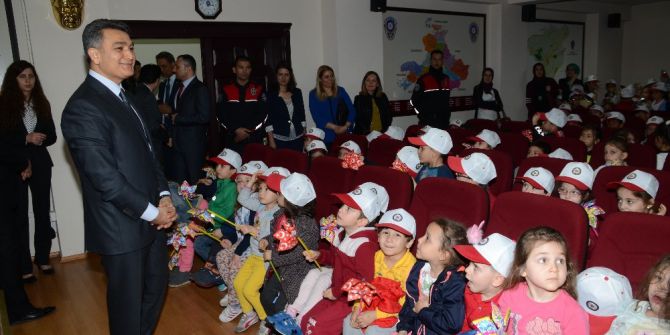 Miniklerden 172. Yıl Kutlaması