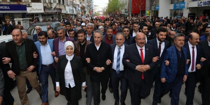 Elazığ’da ‘Türkiye İçin Evet’ Yürüyüşü