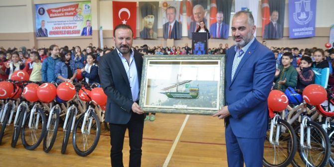 İzmit Belediyesi, Karamürsel’de 872 Öğrenciye Bisiklet Dağıttı