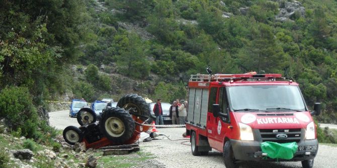 Antalya’da Traktör Kazası: 1 Ölü, 4 Yaralı