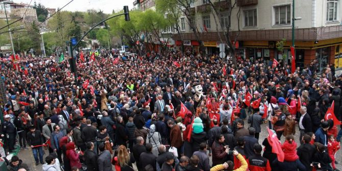 Bursa’nın Fetih Şenliklerinde Diriliş İzdihamı