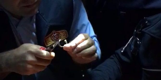 Kavgada Parmağı Kırılan Polisin Yüzüğü İtfaiye Tarafından Çıkartıldı