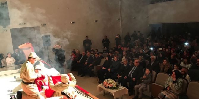 Çocuk Akademisinden Çanakkale Gösterisi