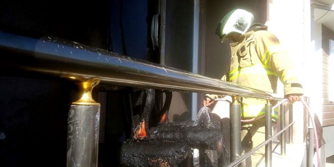 Burhaniye’de Apartman Balkonunda Korkutan Yangın