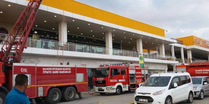 Avm’de Baca Yangını Paniğe Neden Oldu