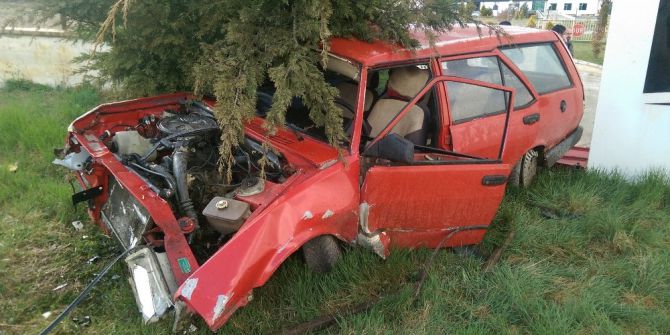 Gezmeye Çıkan Aile Geçirdikleri Kazada Ölümden Döndü