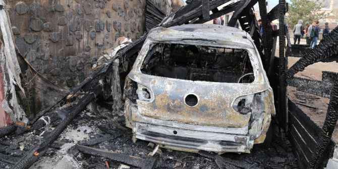 Sigara İzmariti Lüks Aracı Küle Çevirdi!