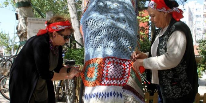 Antalyalı Kadınlar Kahvehaneleri Renklendirdi