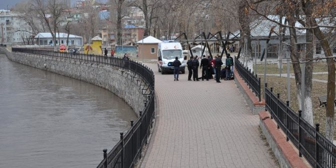 Lise Öğrencileri Arasında Kavga: 3 Yaralı