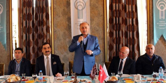 Tded Erzurum Şubesinden Dil Ve Edebiyat Üzerine İstişare Toplantısı Yapıldı