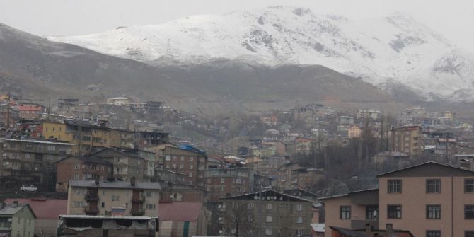 Hakkari’nin Yüksek Kesimlerine Kar Yağdı