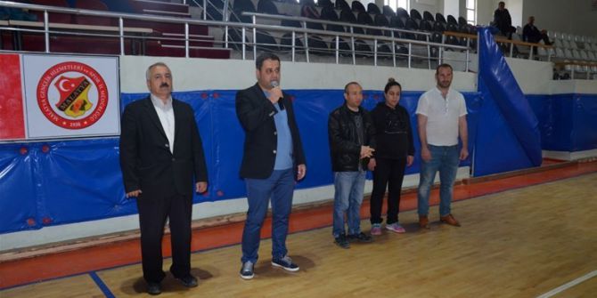 Okullar Arası Küçükler Kız - Erkek Hentbol Yarı Final Müsabakaları Sürüyor